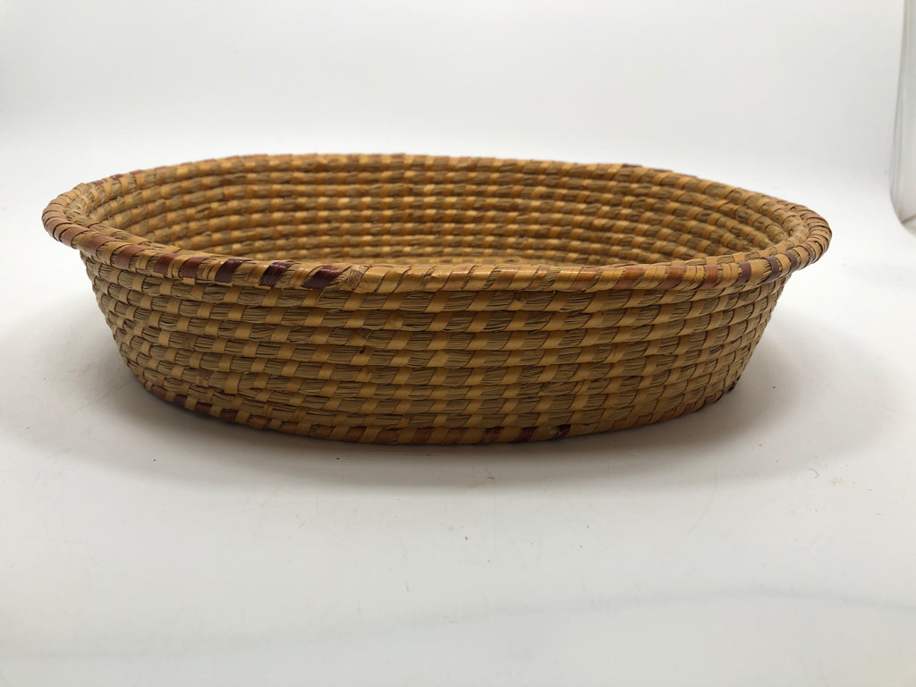 SHALLOW WOVEN BASKET W/RED ACCENTS.