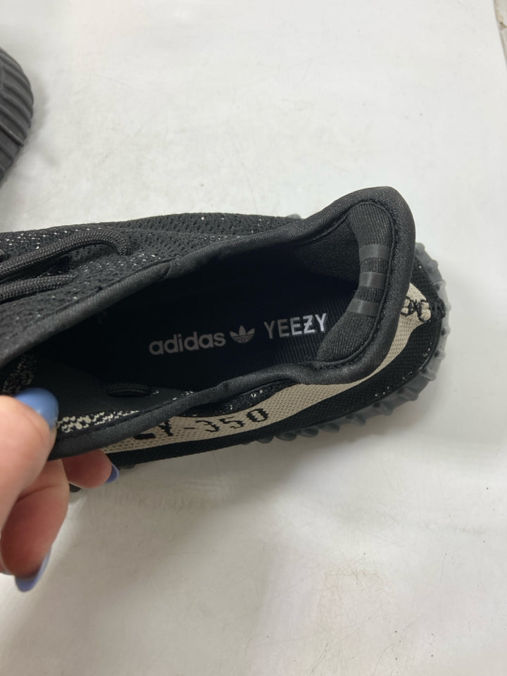 Adidas Yeezy Boost 350 V2 Oreo BY1604