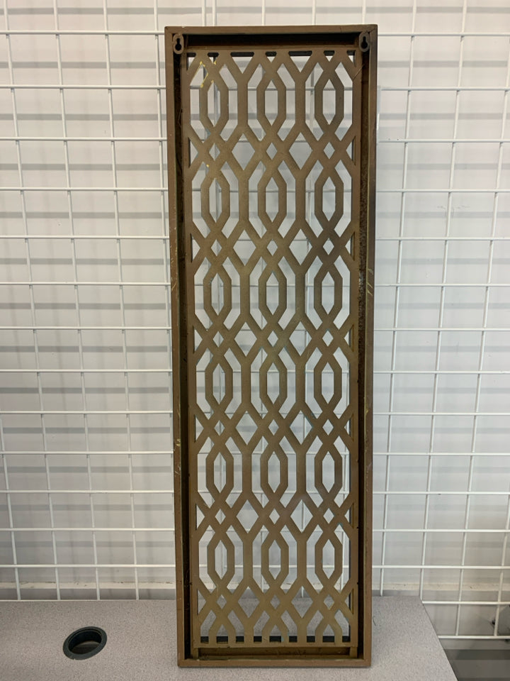 GEOMETRIC BLACK METAL WALL HANGING.
