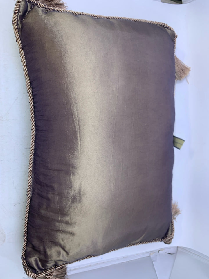 SILVER/GREY SCROLL RECTANGLE PILLOW W/ TASSELS.