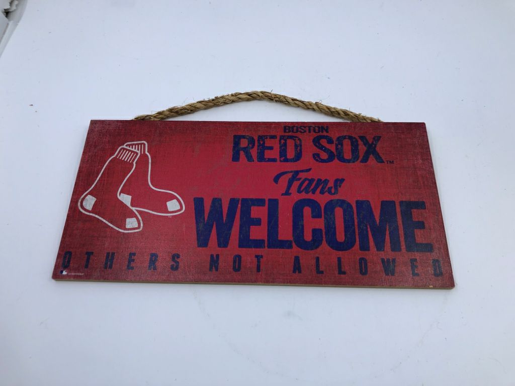 RED SOX WELCOME WOOD HANGING.