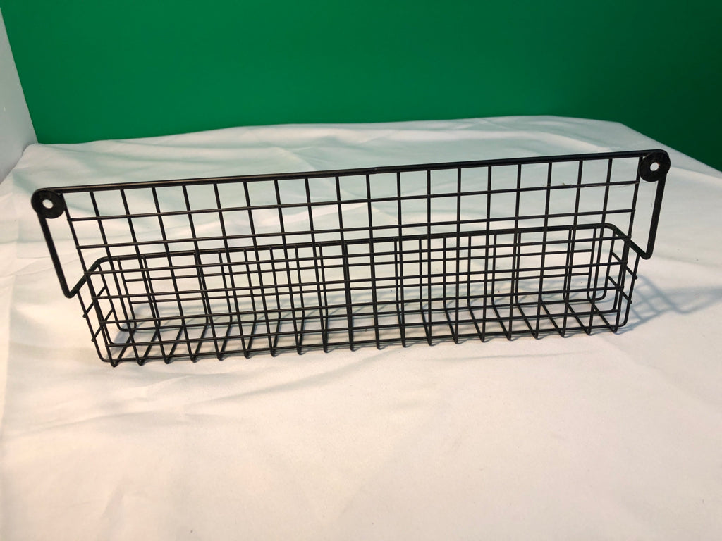 BLACK METAL WIRE SHELF.