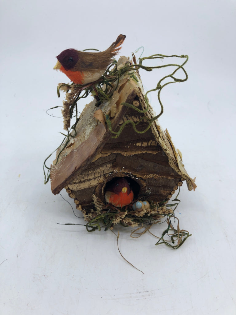 RUSTIC BIRDHOUSE.