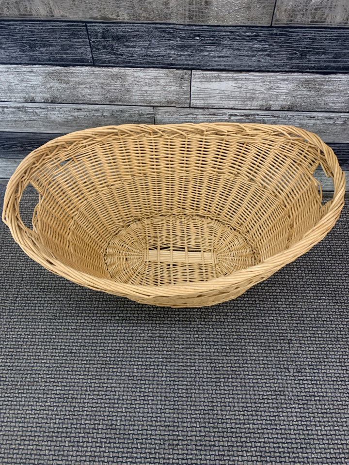 OVAL WICKER LAUNDRY BASKET.