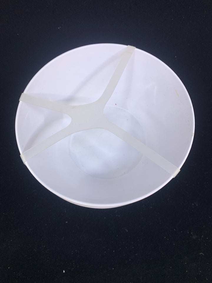 NIP 4PK PLAID MELAMINE BOWLS.
