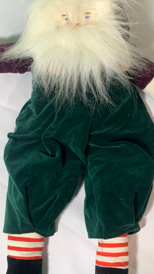 HEAVY SANTA SHELF SITTER.