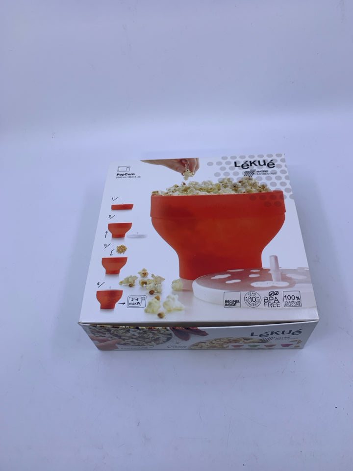 NIP PINK SILICONE COLLAPSIBLE MICROWAVE POPCORN MAKER.