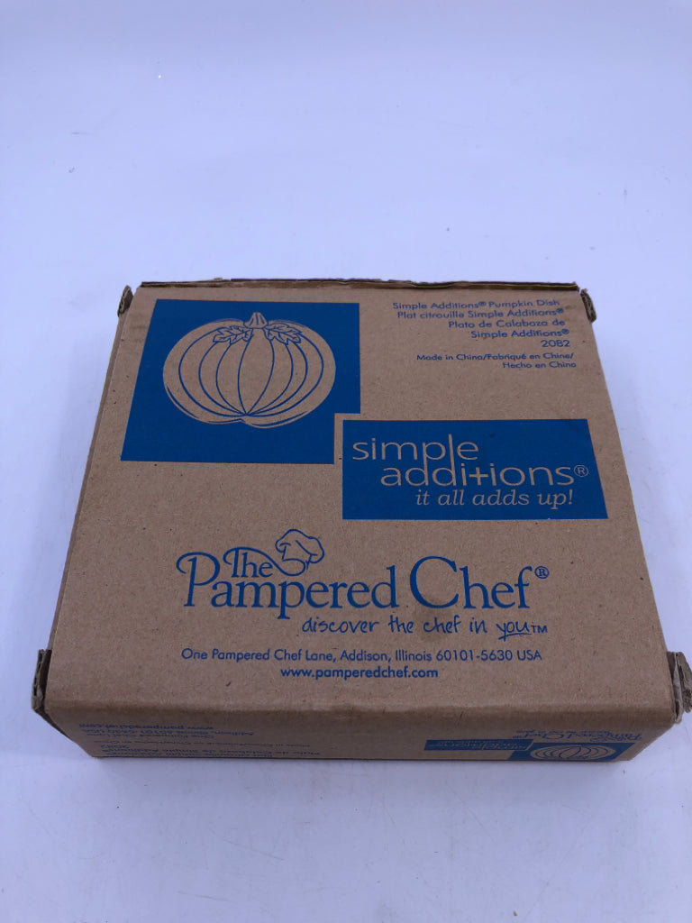 NIB PAMPERED CHEF PUMPKIN DISH.