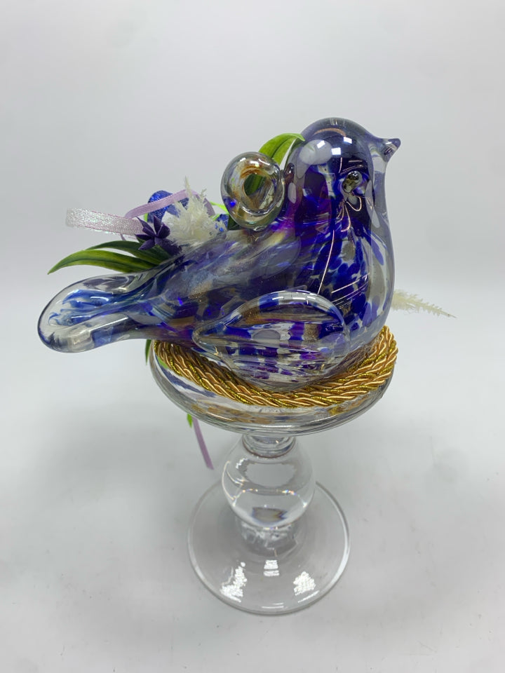 BLUE & GOLD GLASS BIRD ON PEDESTAL.