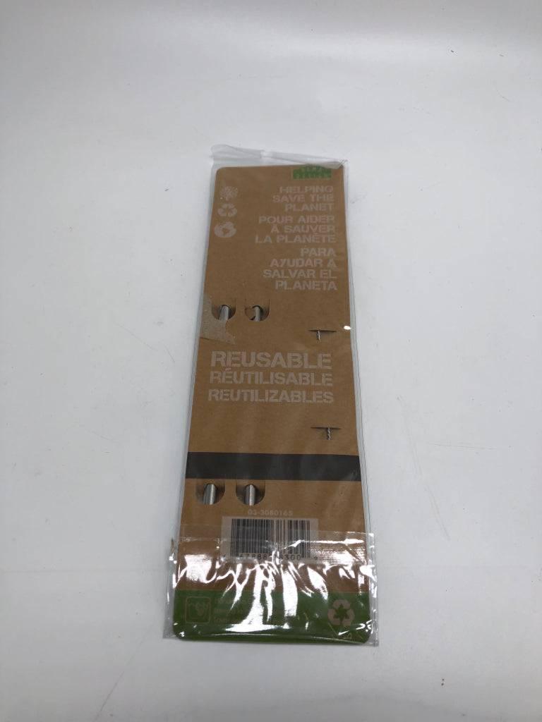 NIB 2PC METAL STRAWS W/CLEANER.