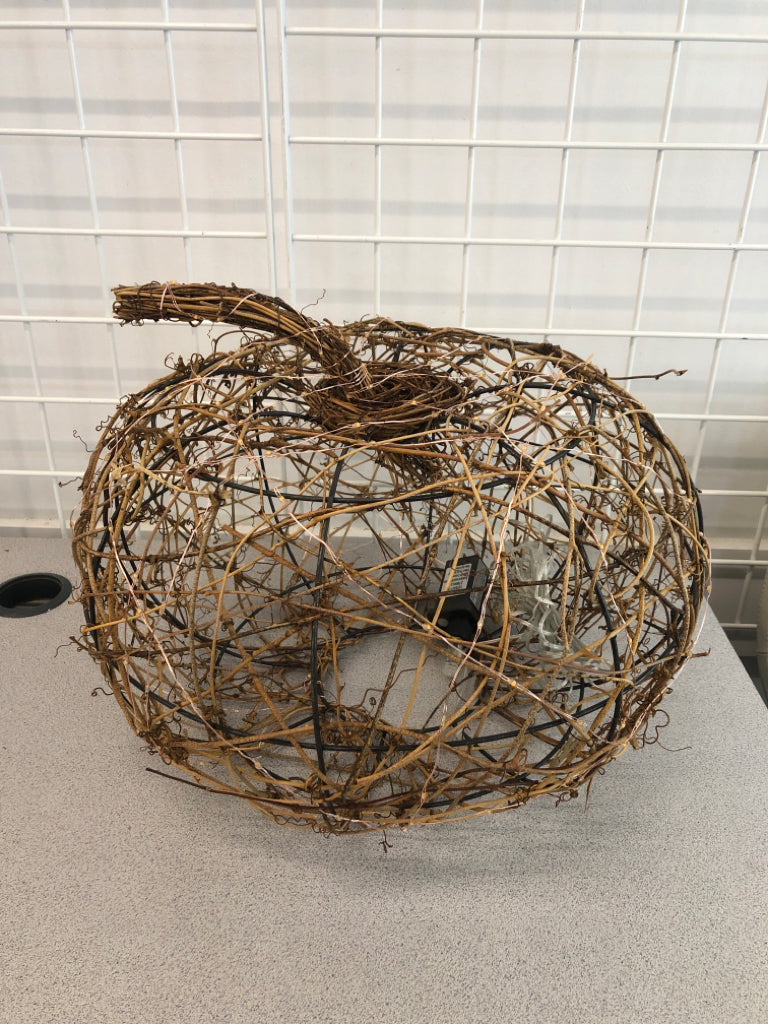 PUMPKIN LIGHT UP TWIG DECOR.