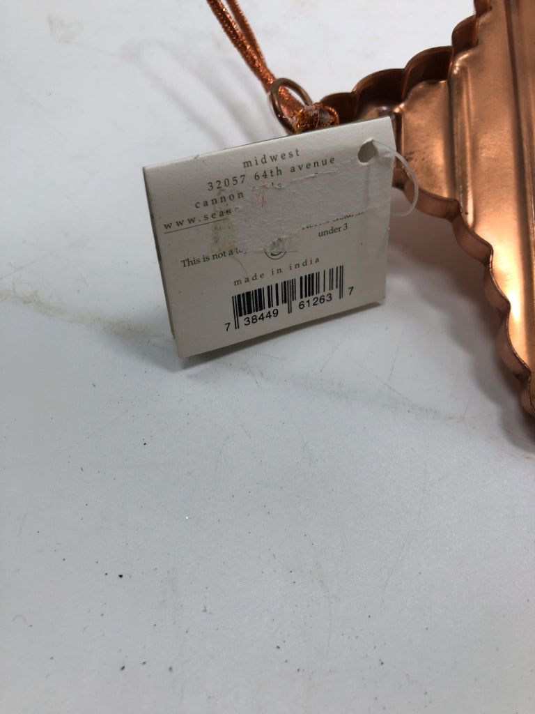 NWT SEASONS STAR COOKIE CUTTER.