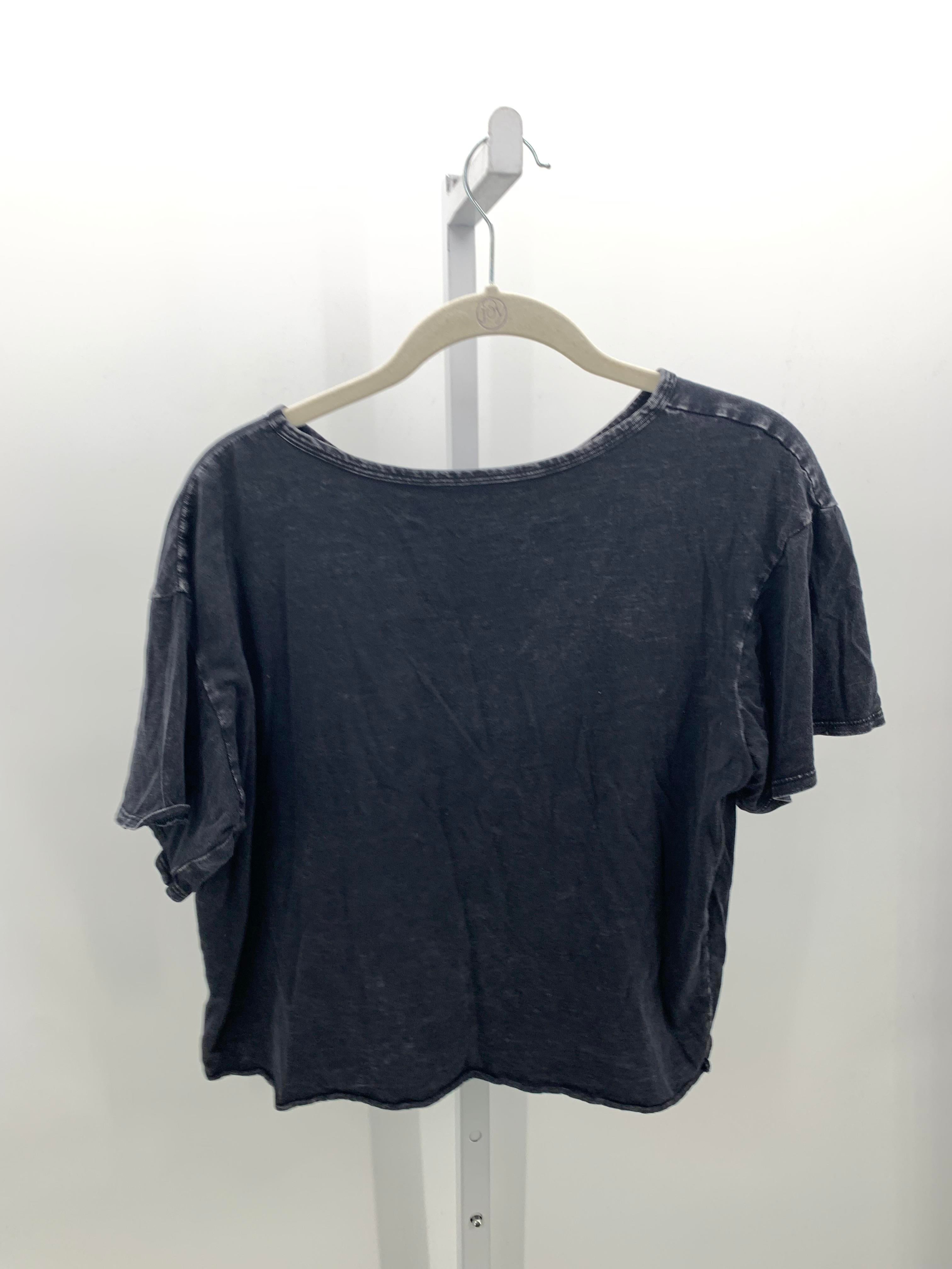 Size Medium Juniors Short Sleeve Shirt