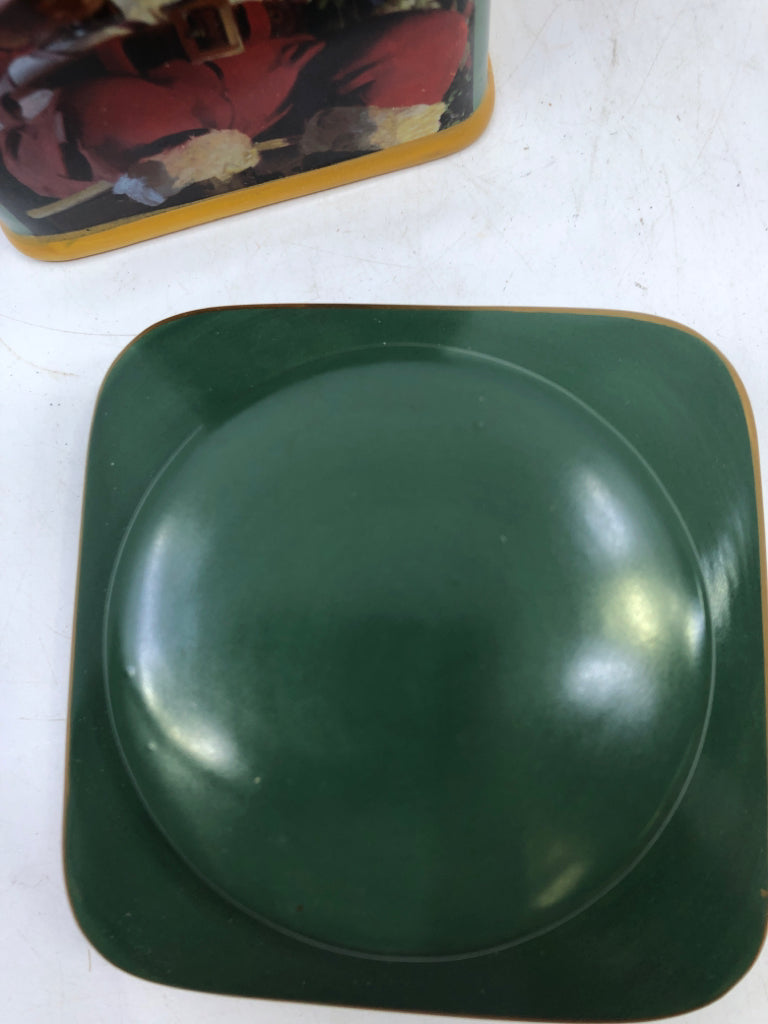 NIB GREEN SANTA STONEWARE CANISTER WITH LID.