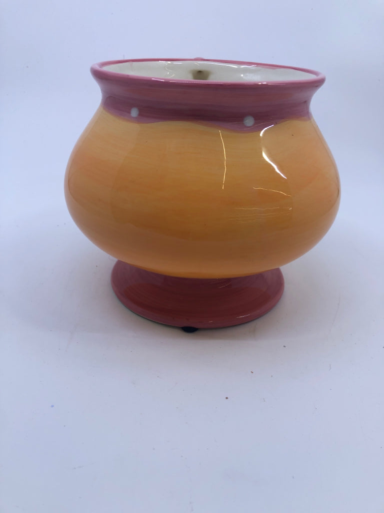 PINK/ORANGE FOOTED CERAMIC PLANTER.