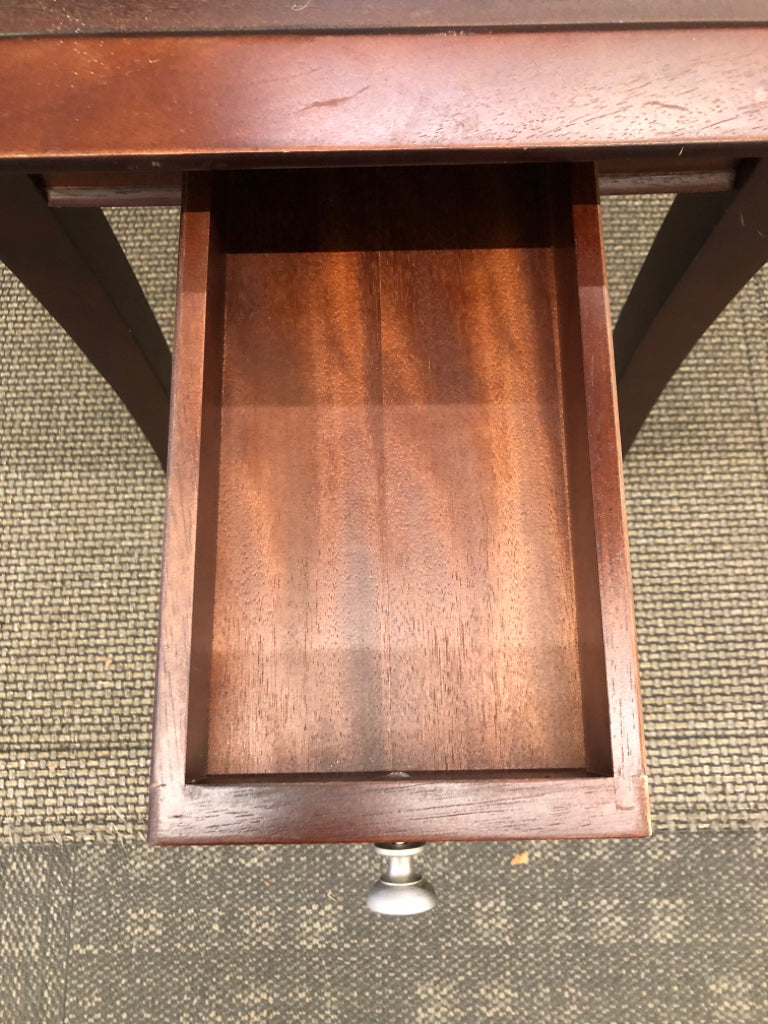 SMALL DARK WOOD END TABLE W DRAWER.