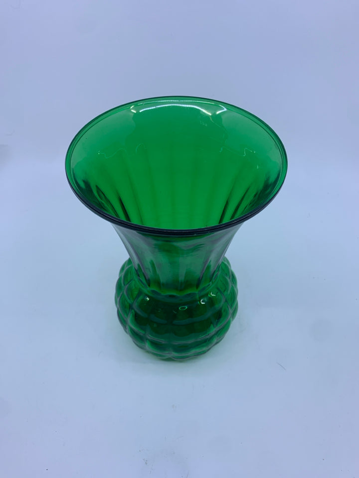 GREEN TEXTURED GLASS VASE W/ FLARED TOP.