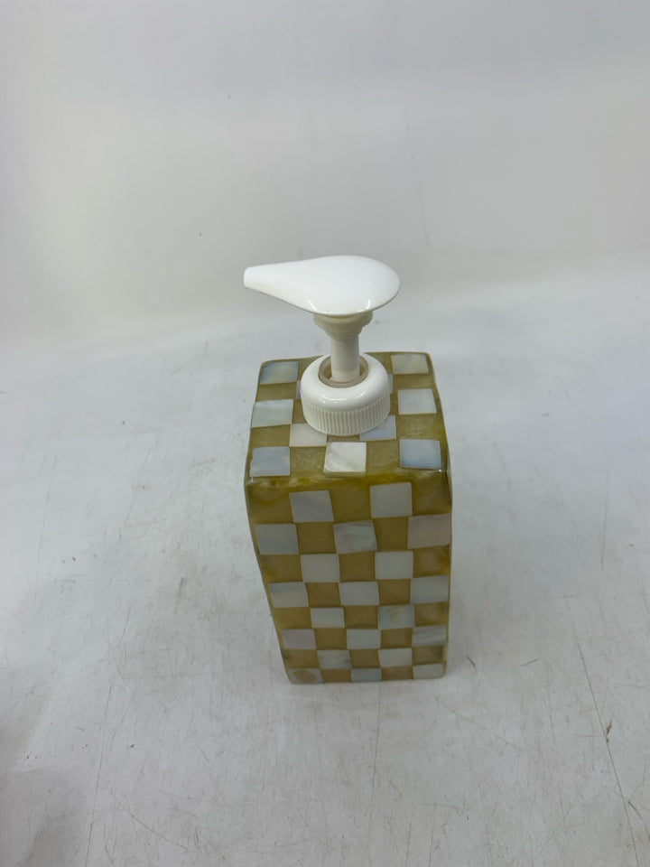 RESIN TAN W/ WHITE CHECKERED.