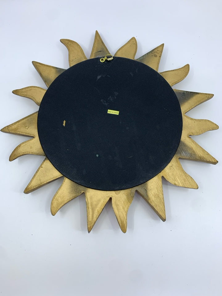 SMALL SUN MIRROR WALL ART.