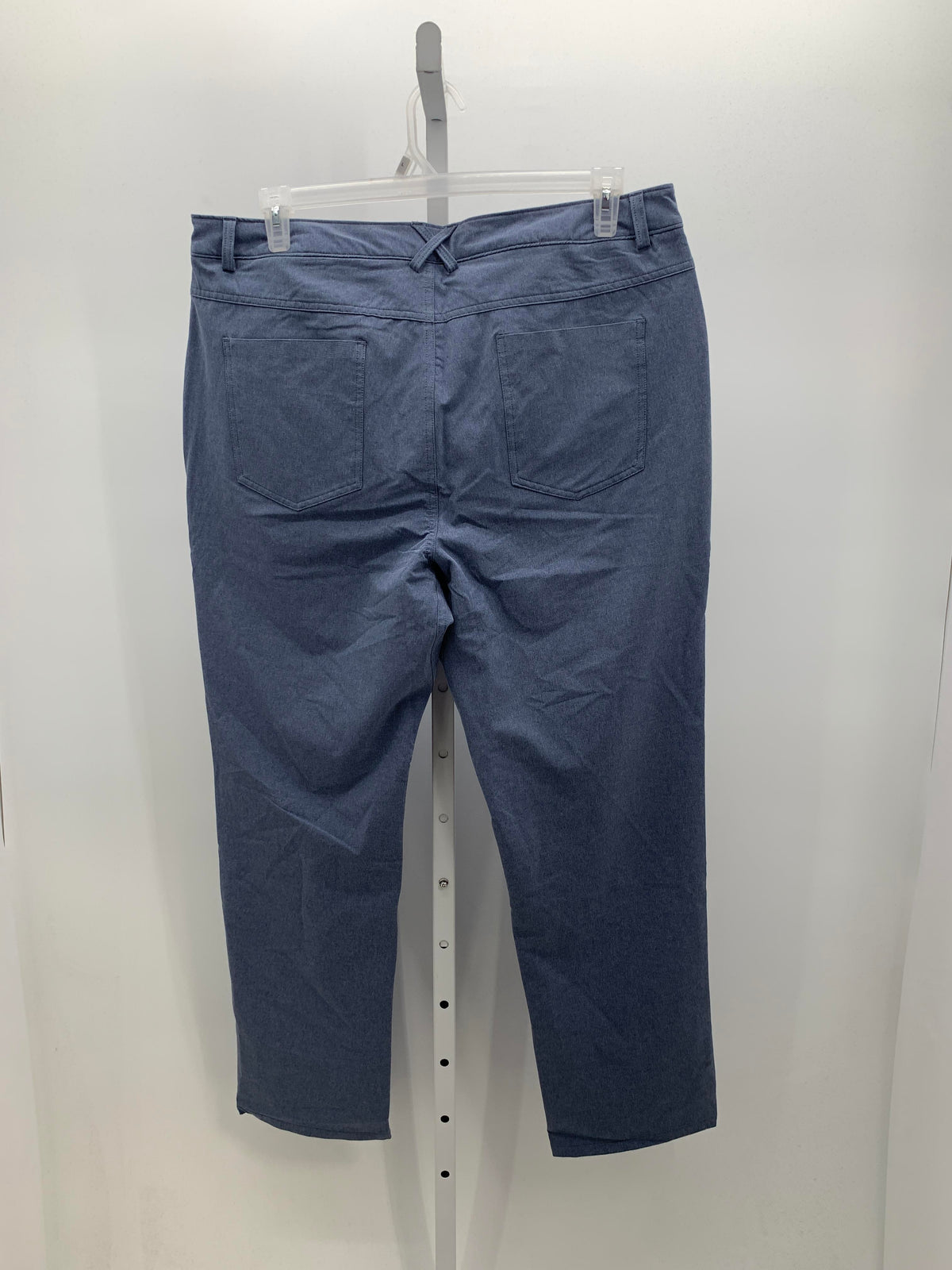 REGULAR FIT PANTS.