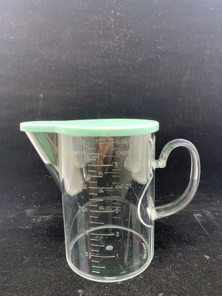 PLASTIC MEASURING CUP/POURING- TEAL COVER.