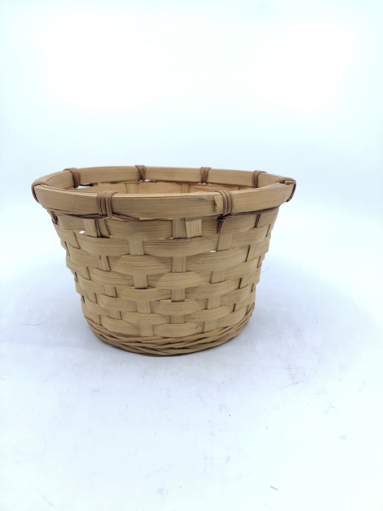 WOVEN BASKET.