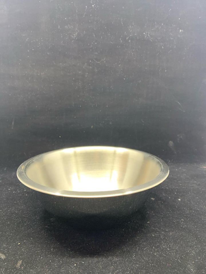 STAINLESS STEEL BOWL.