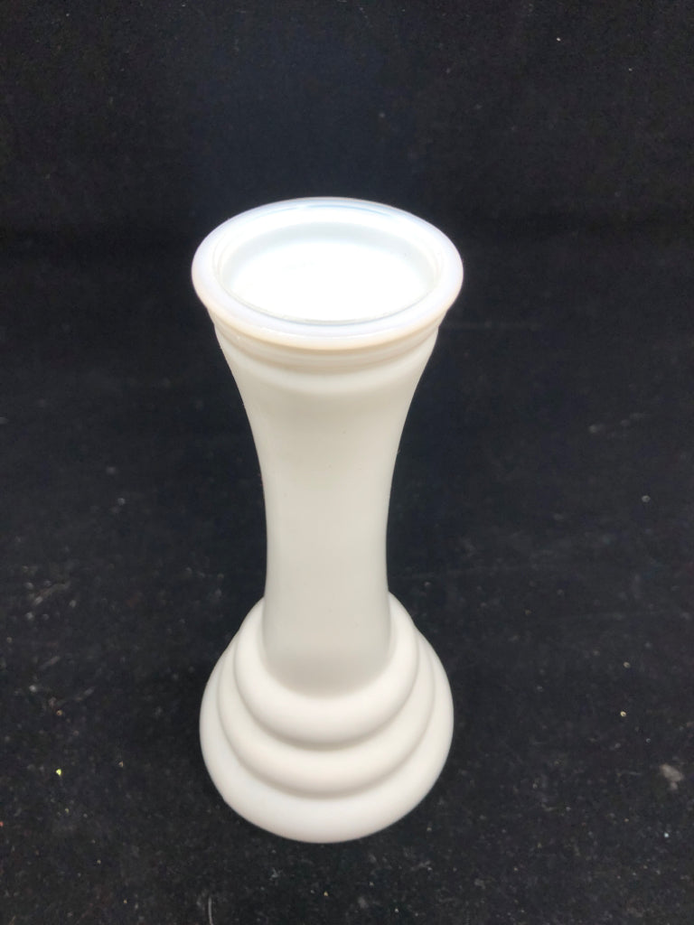 RIBBED BOTTOM MILK GLASS BUD VASE.