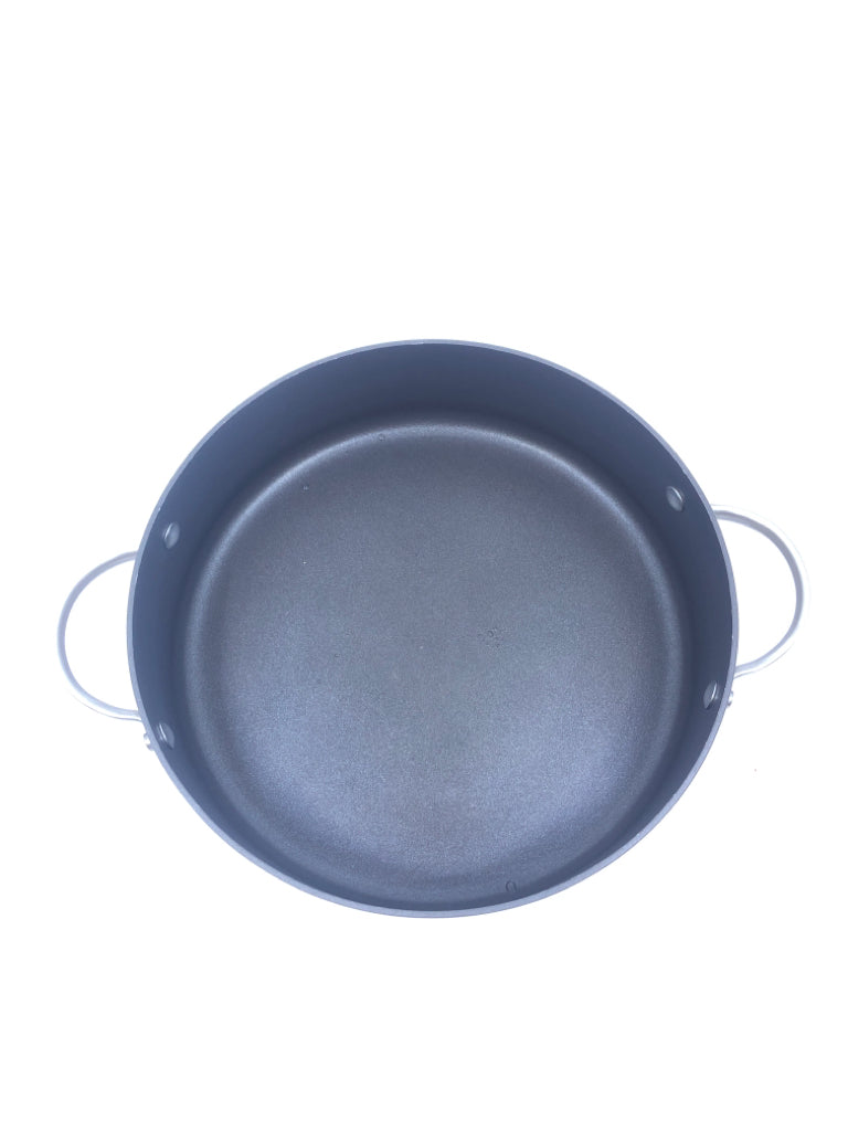 ANOLON PAN W HANDLES.