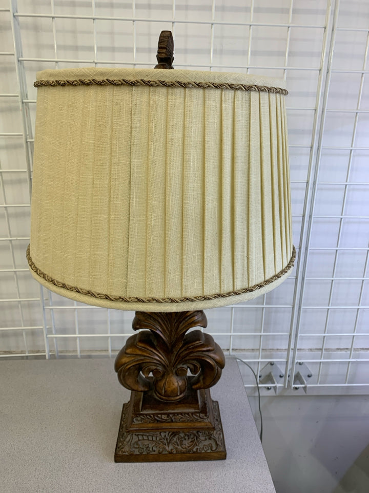 BROWN LEAVES FLEUR DE LIS LAMP W CREAM SHADE.