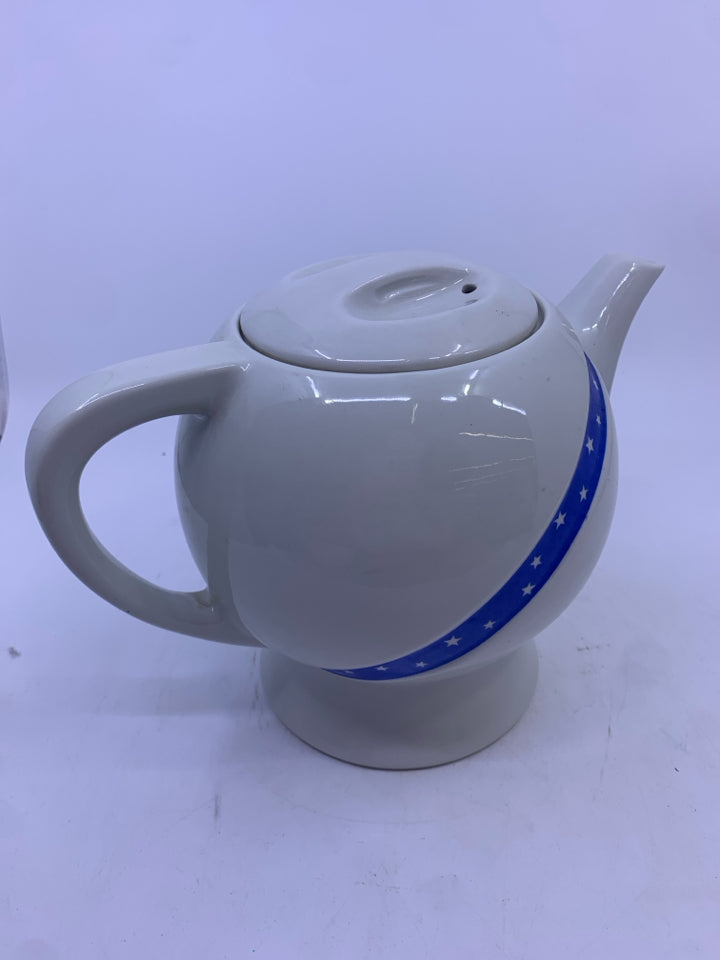 VTG WHITE FOOTED TEA POT W/ BLUE STRIPE W/ STARS DRIP O LATOR.