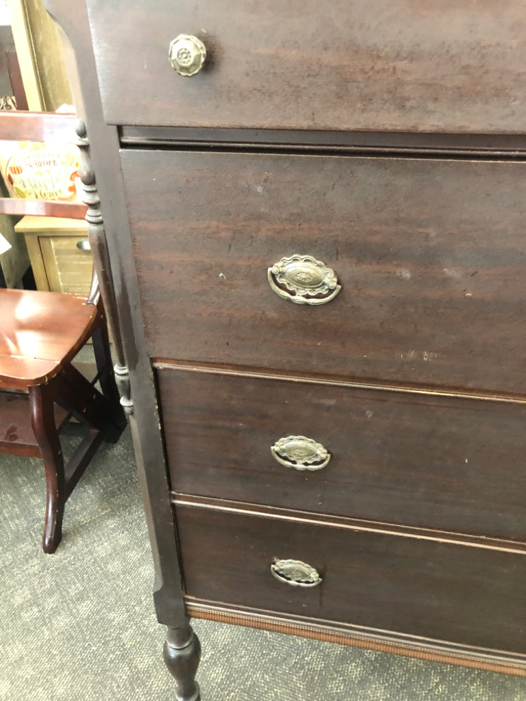 VTG DARK WOOD DRESSER W/5 DRAWERS & ORNATE METAL PULLS ON WHEELS.