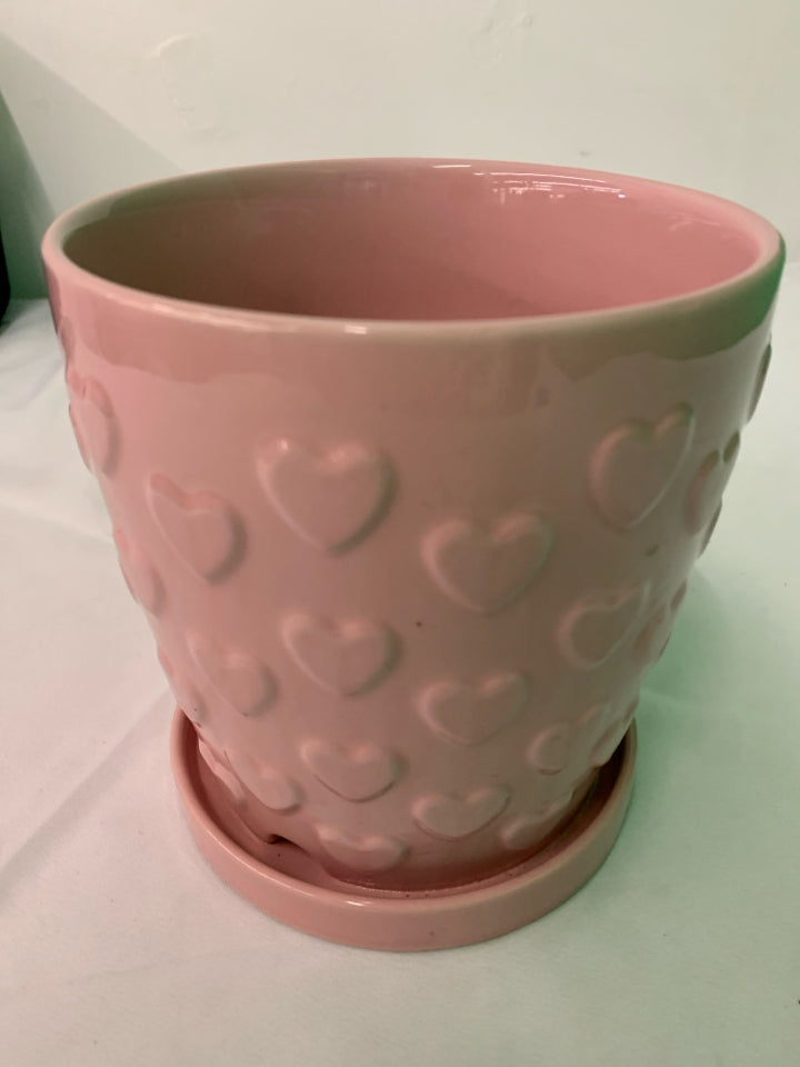 HEAVY PINK HEART PATTERN PLANTER.