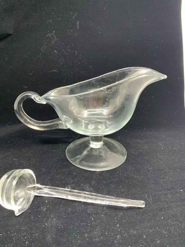 FOOTED GLASS GRAVY BOAT W SPOON.