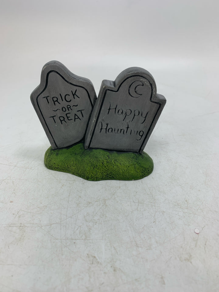 CERAMIC 2 GRAVESTONES W/ SCRIPT.