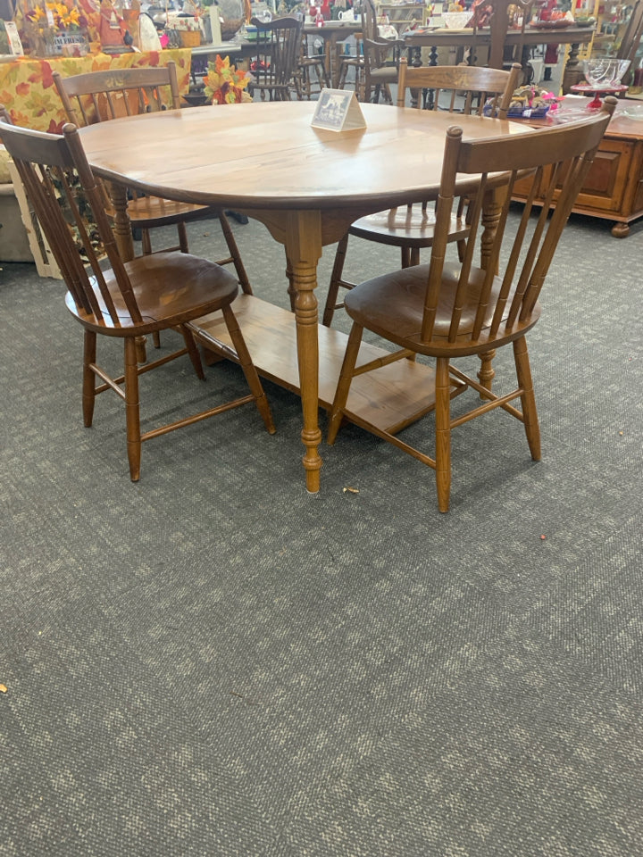 HITCHCOCK TABLE W 4 CHAIRS + 2 LEAVES.