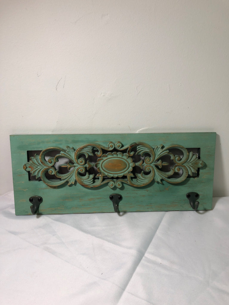 GREEN WASHED 3 HOOK WALL HANGING.