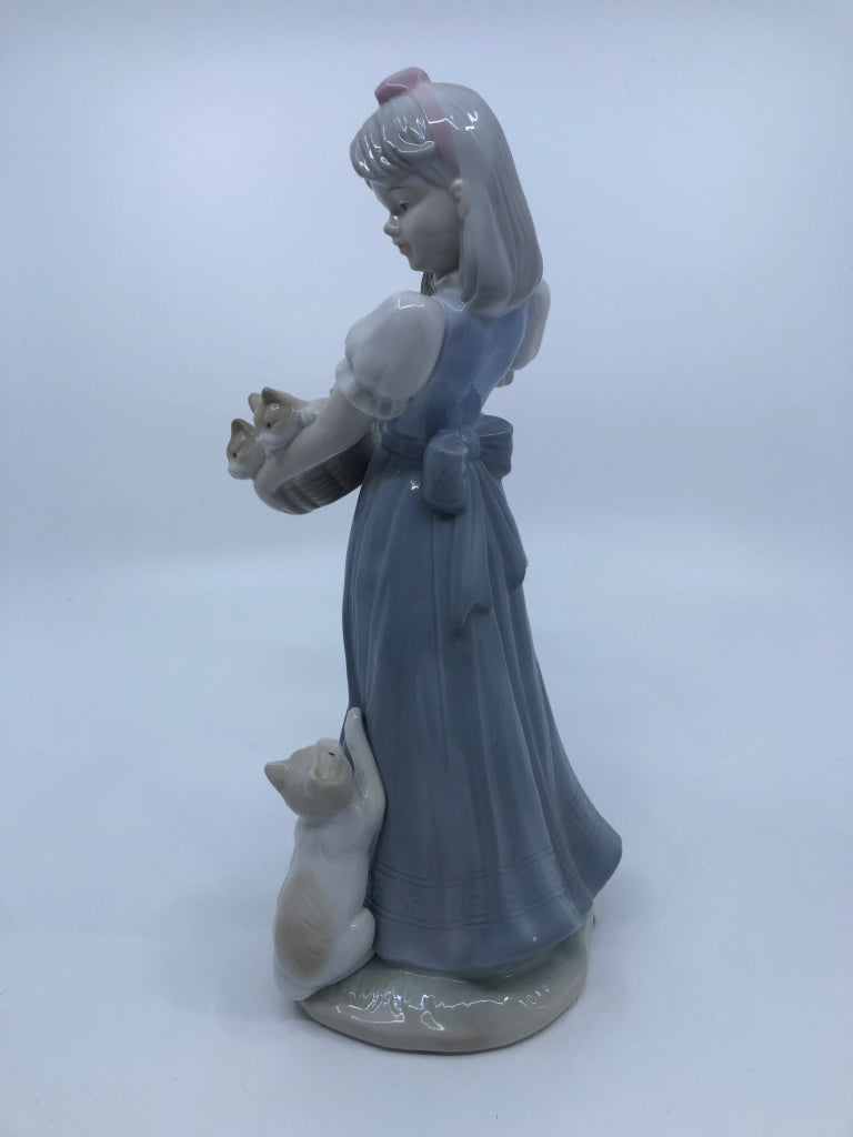 GIRL W/KITTENS PORCELAIN FIGURINE.