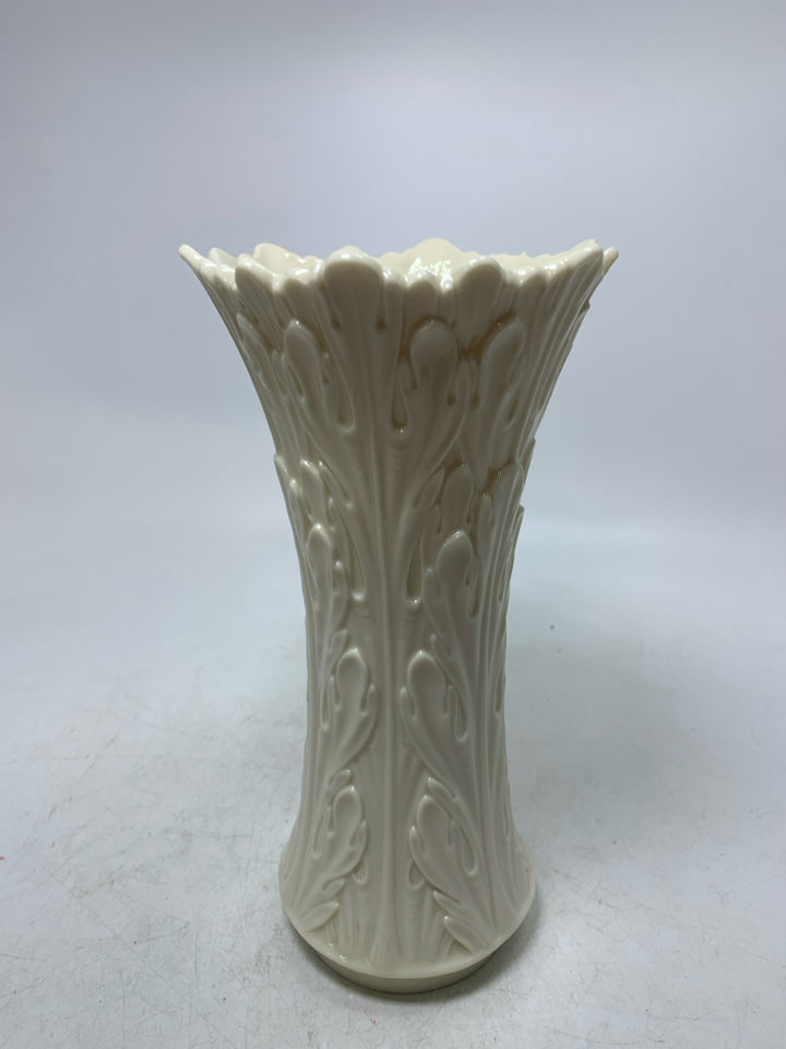 TEXTURED WOODLANDS LENOX VASE.