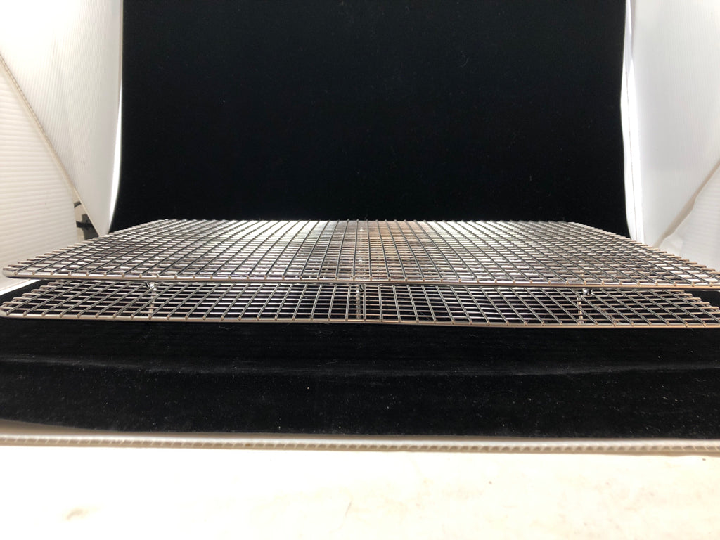 2 METAL COOKING/COOLING RACKS.