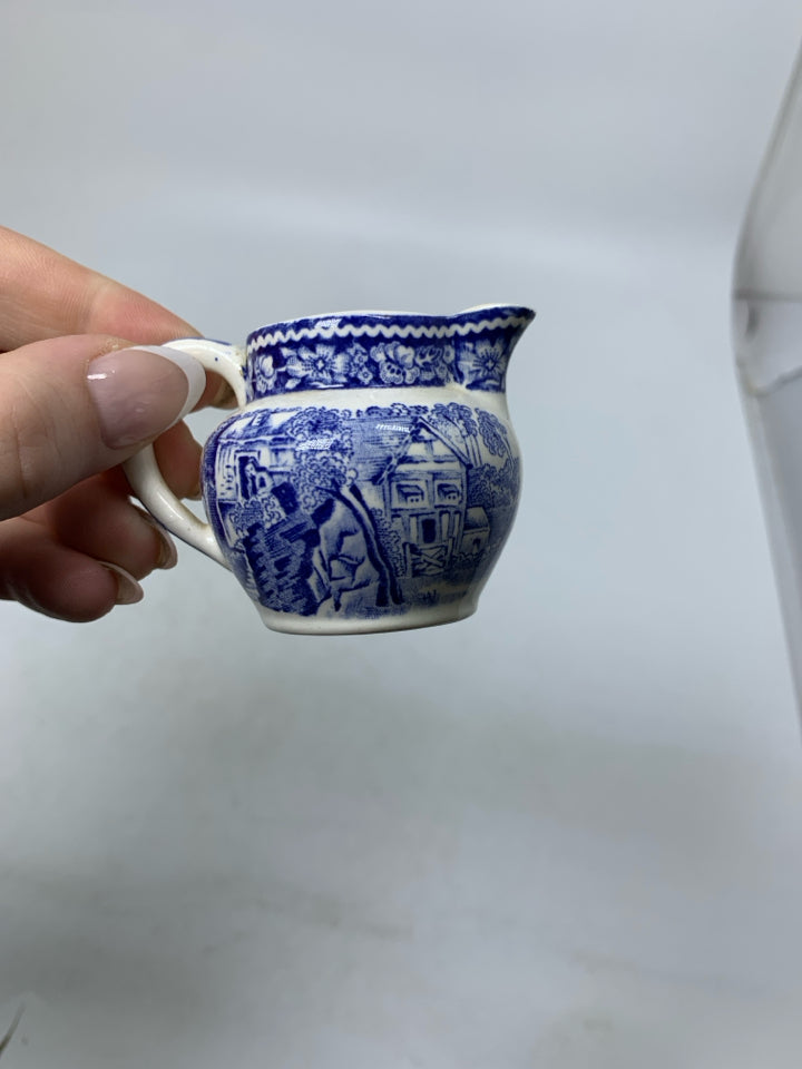 VTG MINI RURAL ENGLAND BUERSLEM CREAMER.