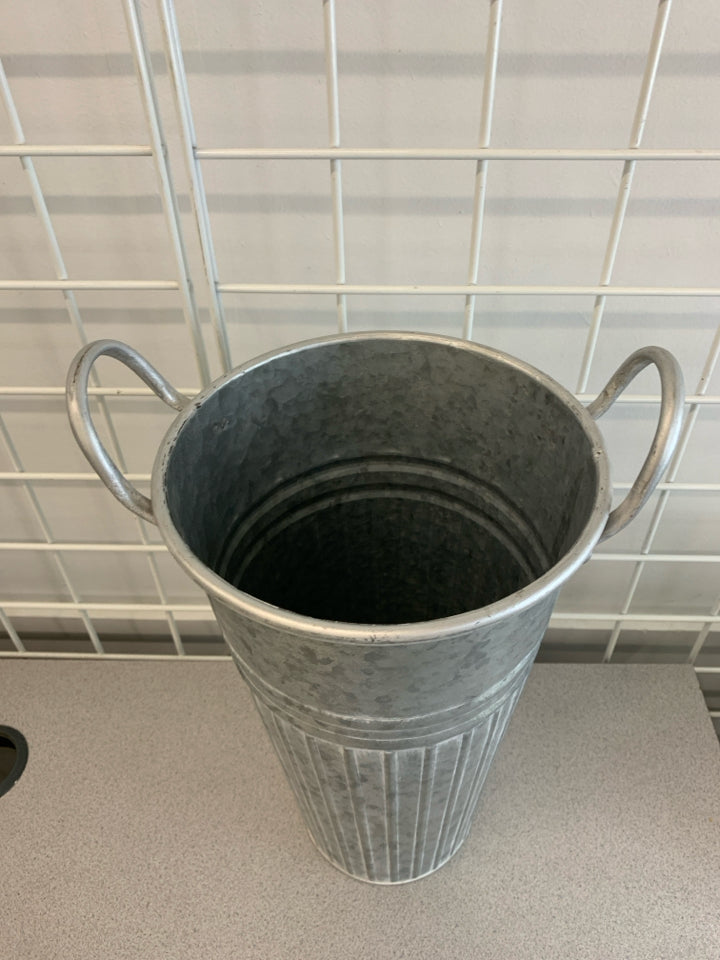 GALVANIZED METAL FLOWER BUCKET.