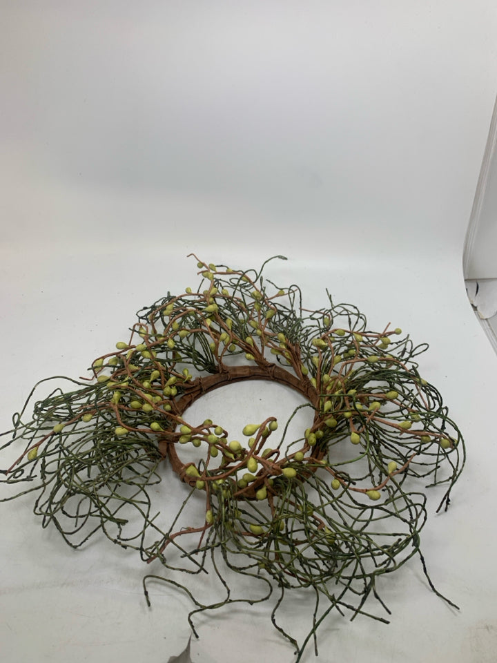 LARGE GREEN PIP BERRIES CANDLE WREATH.