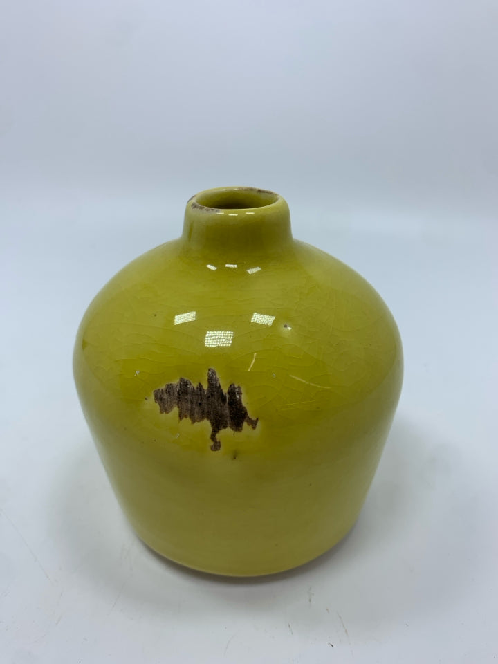 SM RUSTIC YELLOW GLAZED VASE.