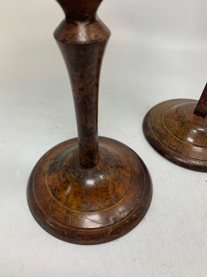 2 HEAVY METAL RUSTIC TAPERED CANDLE HOLDERS.