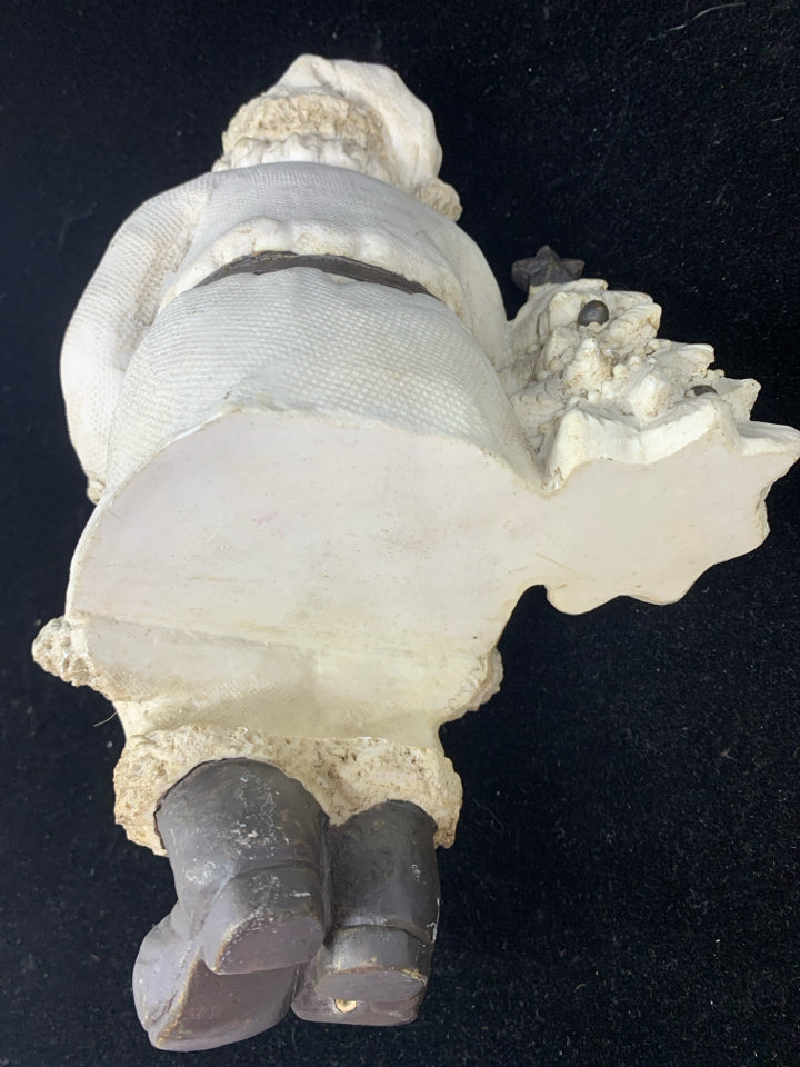 WHITE RESIN SHELF SITTER SANTA.