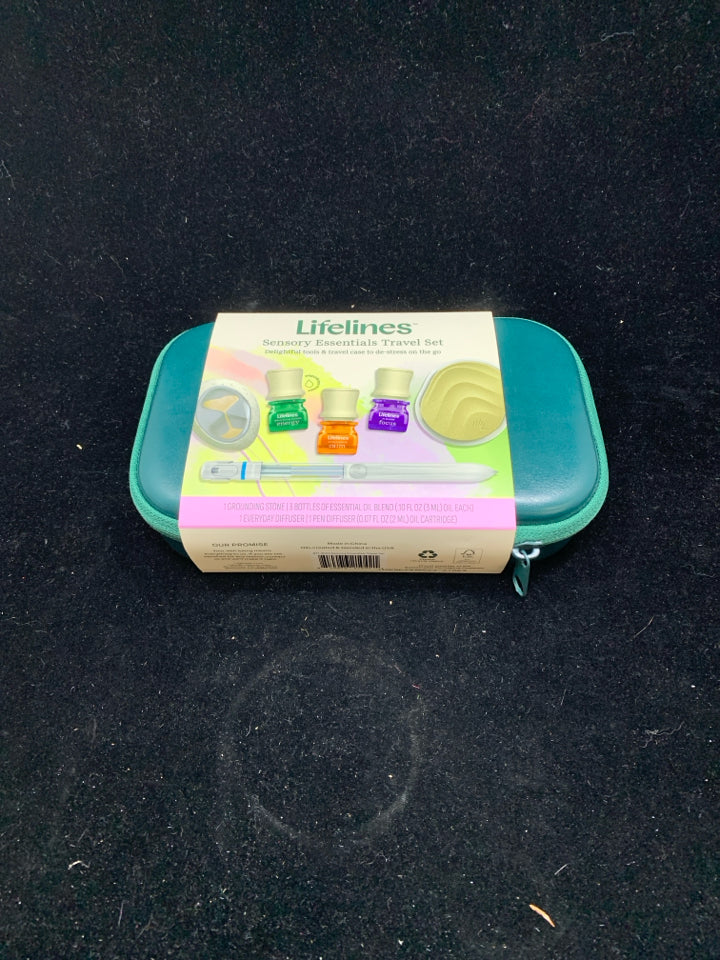 NIP GREEN CASE LIFELINES SENSORY ESSENTIALS TRAVEL SET