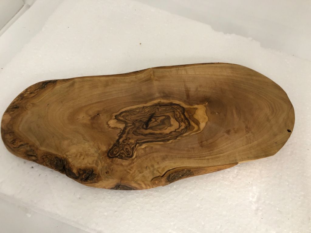 OVAL SHAPED WOOD SLAB TRAY FOOTED.