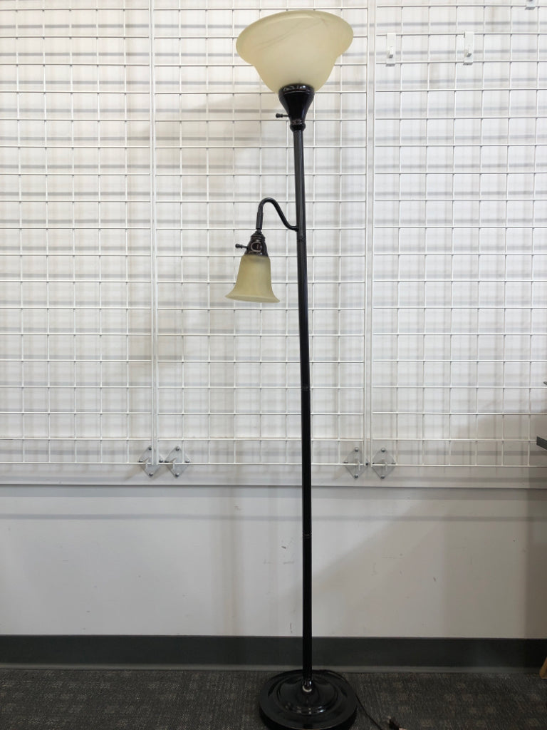 BLACK BASE TWO HEAD GLASS SHADE LAMP.