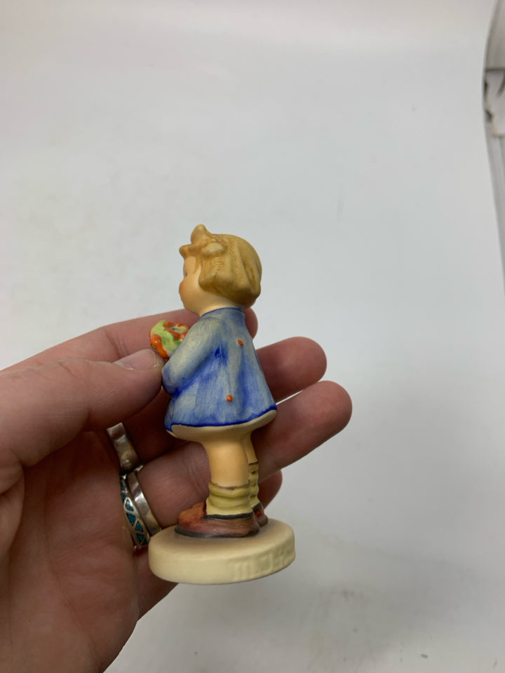 VTG HUMMEL "GIRL WITH NOSEGAY FLOWERS FIGURINE #239.